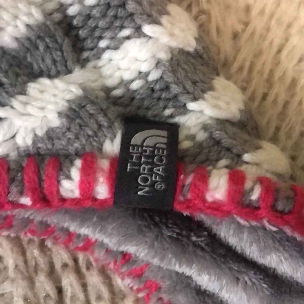 Like New* North Face Fleece Lined Warm Winter Hat - Picture 4 of 10